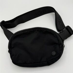 Lole Black Belt Bag Fanny Pack Adjustable Strap Zip Closure